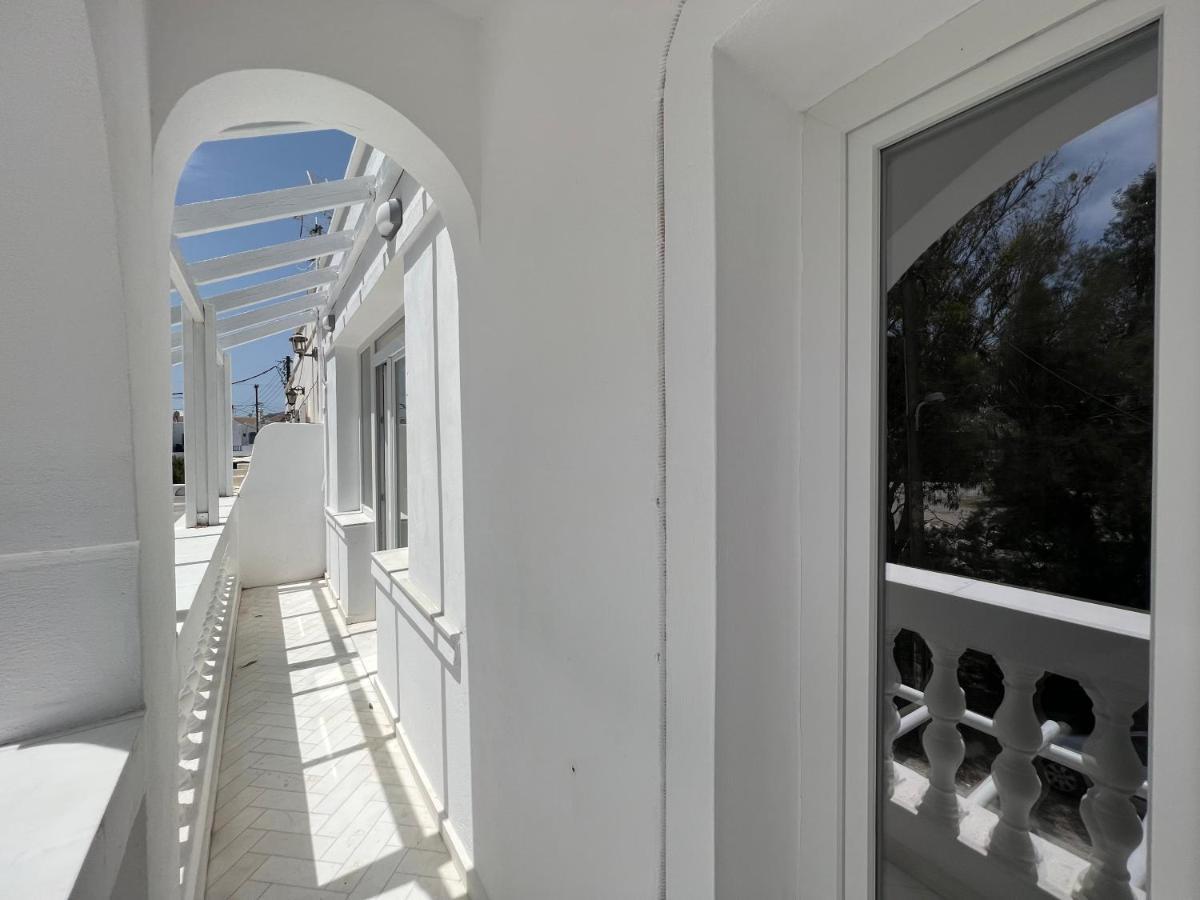 3 Bedroom House Included Free Car Rental Perísza Kültér fotó